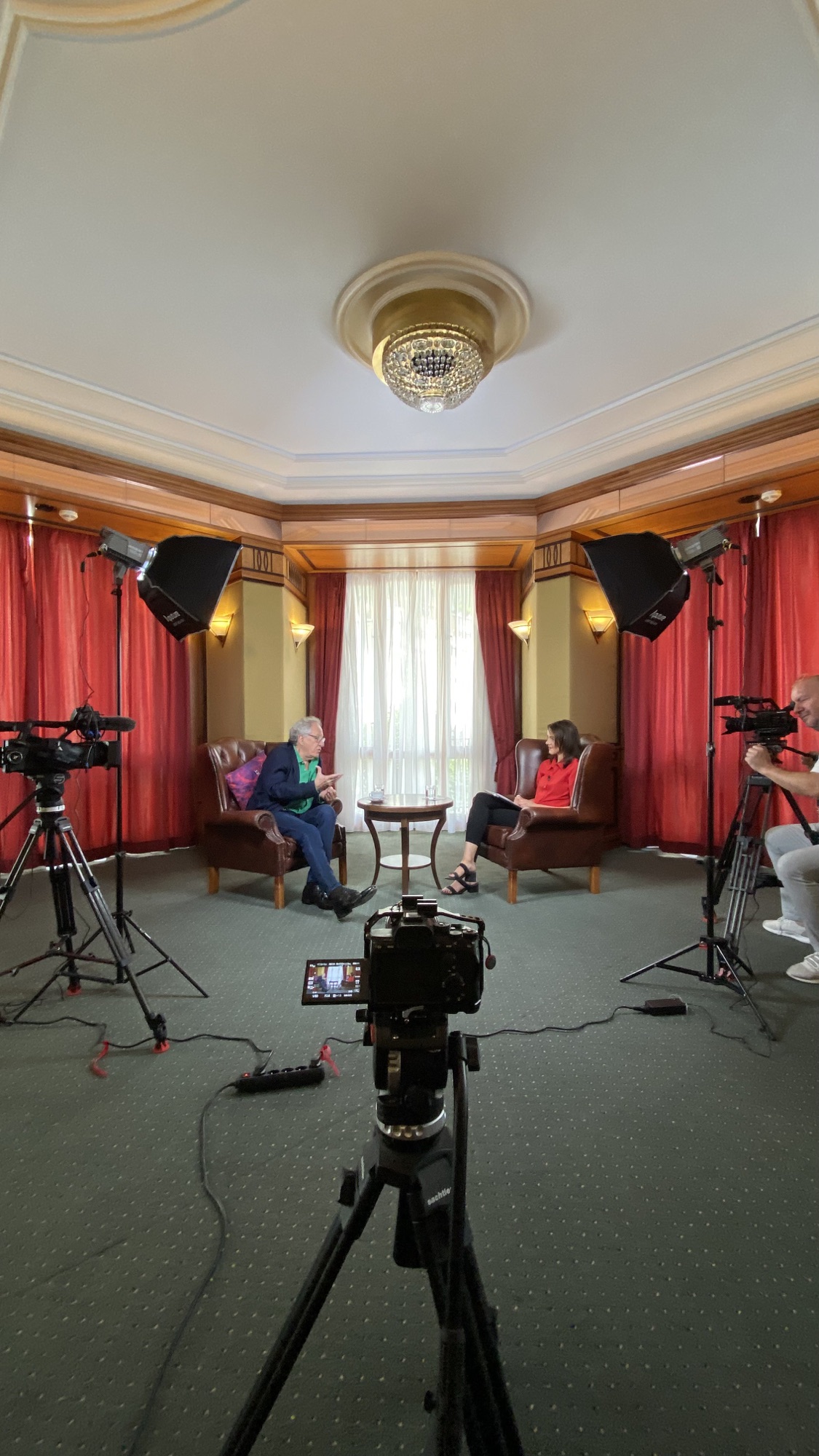 Momentka ze zákulisí natáčení LENS 13